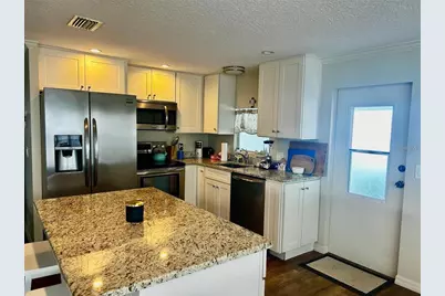 5742 Camelot Drive N, Sarasota, FL 34233 - Photo 2