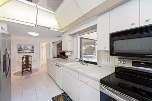 3947 Country View Dr, Sarasota, FL 34233 - Photo 10