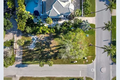 641 Broadway Street, Longboat Key, FL 34228 - Photo 2