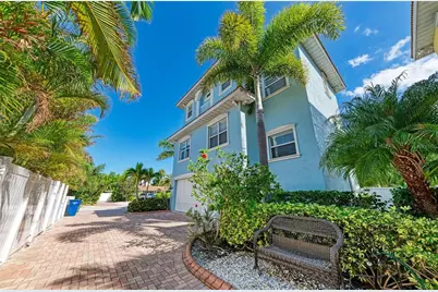 201 57th Street, Holmes Beach, FL 34217 - Photo 1