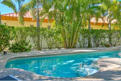 2506 Avenue C Avenue #B, Bradenton Beach, FL 34217 - Photo 4