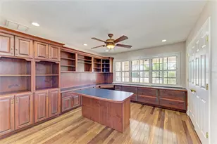 5668 Country Lakes Dr, Sarasota, FL 34243 - Photo 46