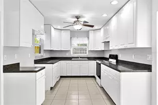 2412 Grove St, Sarasota, FL 34239 - Photo 10