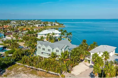 526 56th Street, Holmes Beach, FL 34217 - Photo 2
