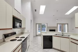 4816 79th Avenue Plaza E, Sarasota, FL 34243 - Photo 10