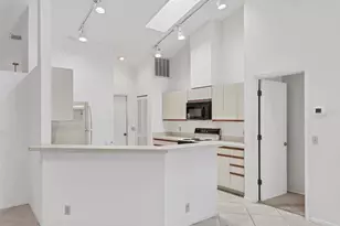 4816 79th Avenue Plaza E, Sarasota, FL 34243 - Photo 8