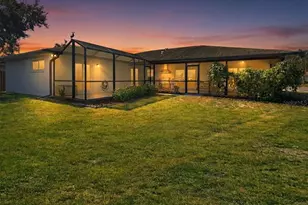 2042 Country Meadows Pl, Sarasota, FL 34235 - Photo 10