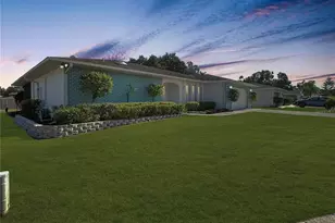 2042 Country Meadows Pl, Sarasota, FL 34235 - Photo 6