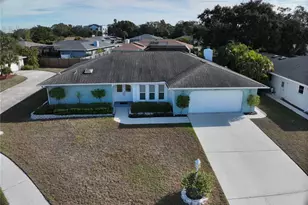 2042 Country Meadows Pl, Sarasota, FL 34235 - Photo 4