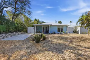 2812 Avenue B, Holmes Beach, FL 34217 - Photo 2