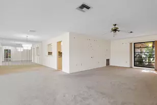 5450 Golf Pointe Dr, Sarasota, FL 34243 - Photo 10