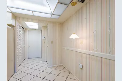 5450 Golf Pointe Drive, Sarasota, FL 34243 - Photo 14