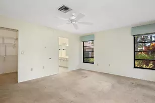 5450 Golf Pointe Dr, Sarasota, FL 34243 - Photo 20
