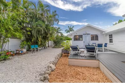 701 Broadway Street, Longboat Key, FL 34228 - Photo 20