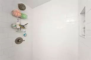 2531 Riverbluff Pkwy, Sarasota, FL 34231 - Photo 30