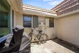 2531 Riverbluff Pkwy, Sarasota, FL 34231 - Photo 38