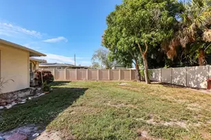 3621 Glen Ridge Ln, Sarasota, FL 34233 - Photo 28