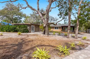 615 Buttonwood Dr, Longboat Key, FL 34228 - Photo 4