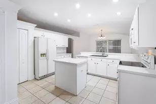 295 Fareham Dr, Venice, FL 34293 - Photo 14