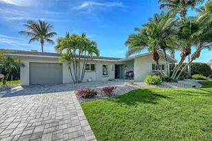 1050 Bogey Ln, Longboat Key, FL 34228 - Photo 2