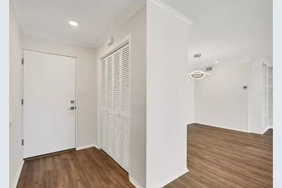 226 Golden Gate Point #32, Sarasota, FL 34236 - Photo 12