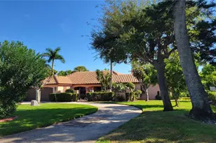 638 S Owl Dr, Sarasota, FL 34236 - Photo 2