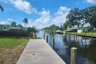 109 21st St NE, Bradenton, FL 34208 - Photo 2