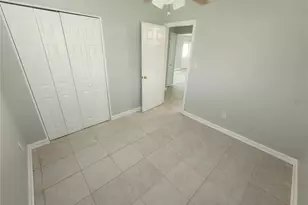 109 21st St NE, Bradenton, FL 34208 - Photo 8