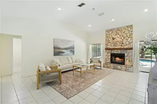 5206 Woodlawn Cir E, Palmetto, FL 34221 - Photo 4