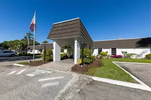 3823 Glen Oaks Dr E, Sarasota, FL 34232 - Photo 30