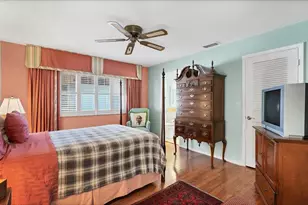 3823 Glen Oaks Dr E, Sarasota, FL 34232 - Photo 16