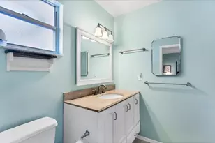 3823 Glen Oaks Dr E, Sarasota, FL 34232 - Photo 20