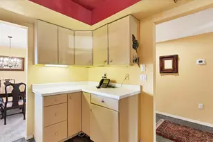 3823 Glen Oaks Dr E, Sarasota, FL 34232 - Photo 10