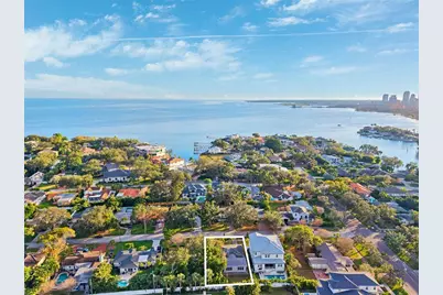 218 Catalan Boulevard NE, Saint Petersburg, FL 33704 - Photo 1