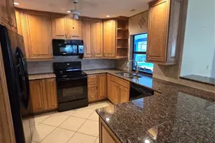 4836 79th Avenue Plaza E, Sarasota, FL 34243 - Photo 12