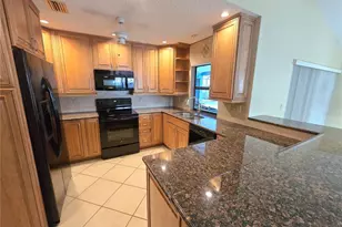 4836 79th Avenue Plaza E, Sarasota, FL 34243 - Photo 10