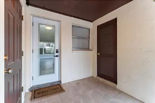 3348 Ramblewood Pl, Sarasota, FL 34237 - Photo 2