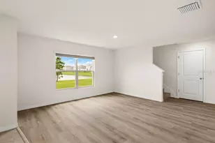 7782 Sail Clover Ln, Zephyrhills, FL 33540 - Photo 4