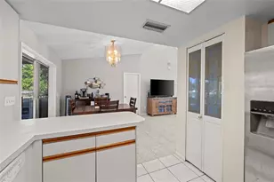 5612 22nd St E, Bradenton, FL 34203 - Photo 8