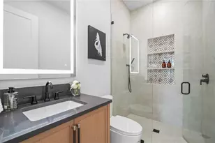 1915 Tulip Dr, Sarasota, FL 34239 - Photo 36