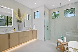 1915 Tulip Dr, Sarasota, FL 34239 - Photo 30