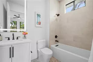 1915 Tulip Dr, Sarasota, FL 34239 - Photo 38