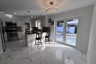 4082 Velarde Ln, Sarasota, FL 34235 - Photo 6