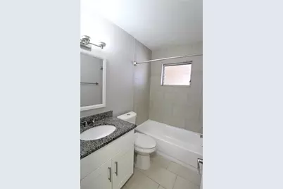 3001 Bee Ridge Road #213, Sarasota, FL 34239 - Photo 10