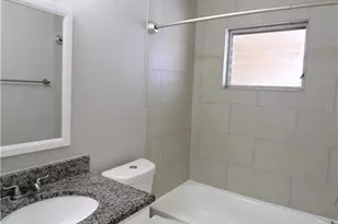 3001 Bee Ridge Rd, Sarasota, FL 34239 - Photo 10