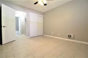 3001 Bee Ridge Rd, Sarasota, FL 34239 - Photo 8