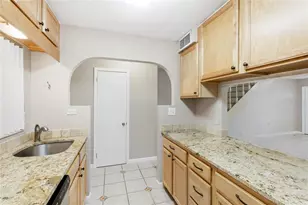 3365 Ramblewood Dr N, Sarasota, FL 34237 - Photo 8