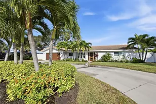 611 Dundee Ln, Holmes Beach, FL 34217 - Photo 40