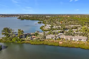 1510 Pelican Point Dr, Sarasota, FL 34231 - Photo 42