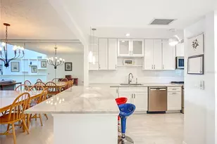 1510 Pelican Point Dr, Sarasota, FL 34231 - Photo 10